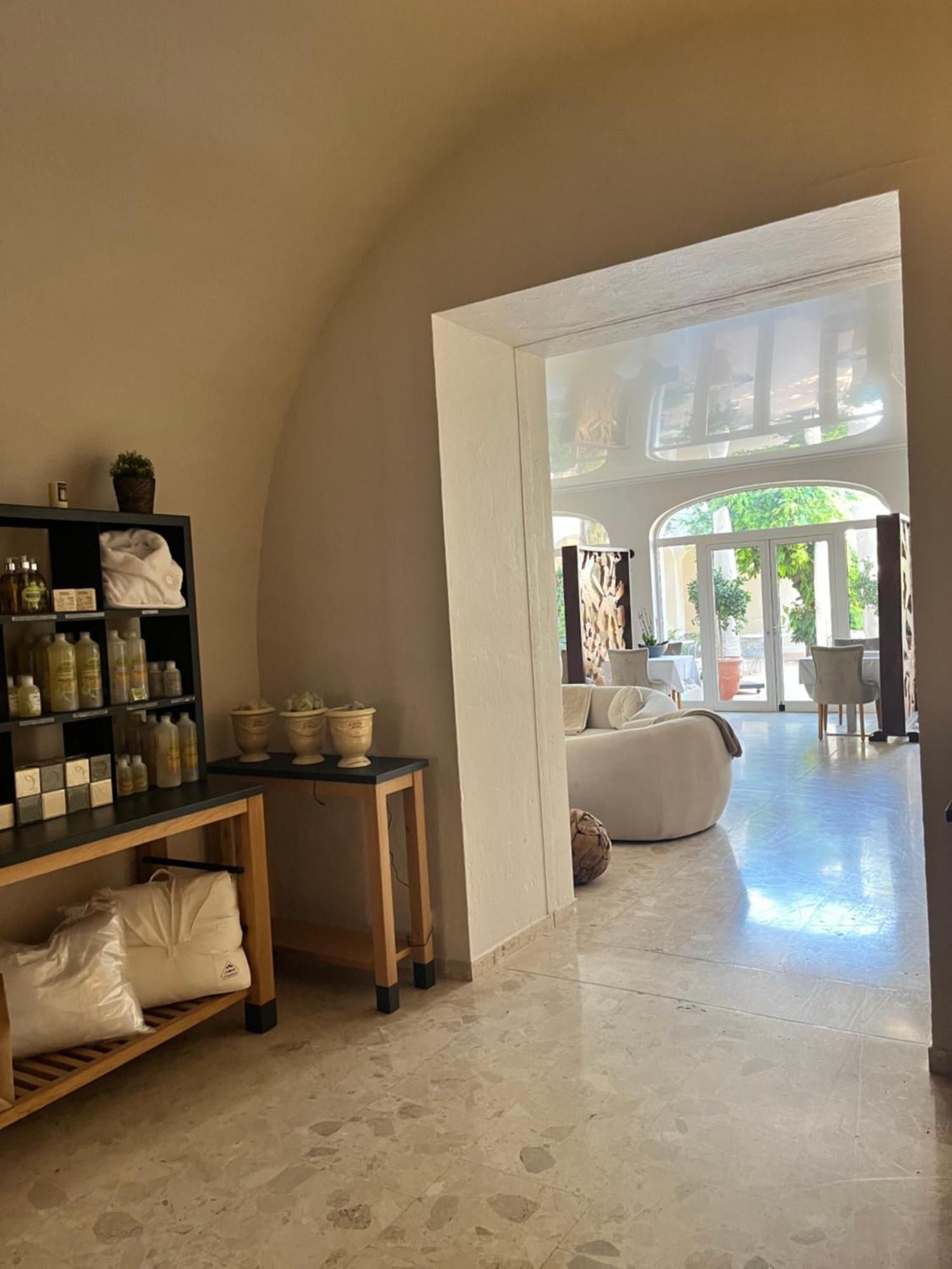 Angelussi - Le Clos Du Soleil Hotel